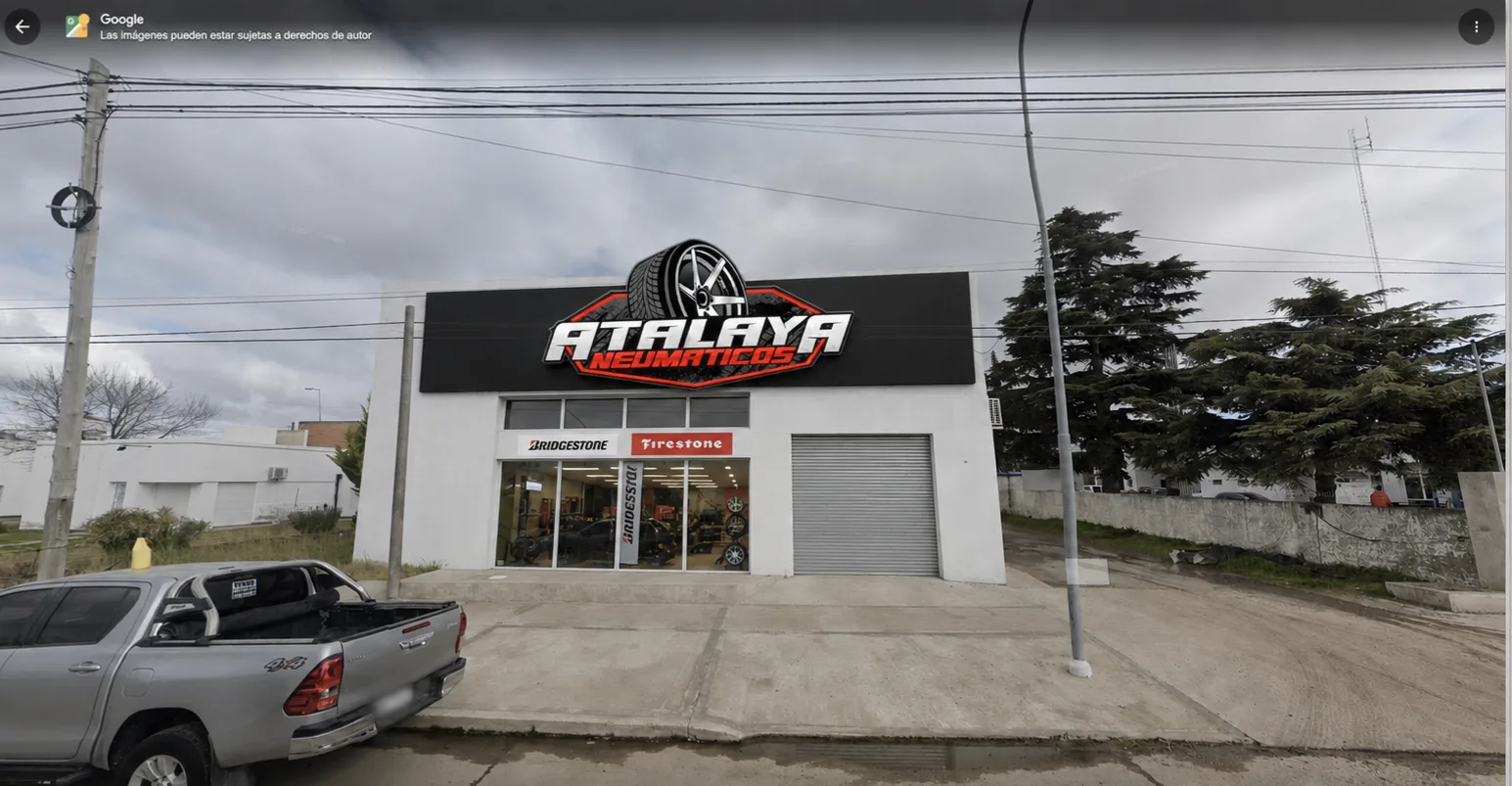 Frente del local de Atalaya Neumáticos en Avenida San Martín 871, Lobería